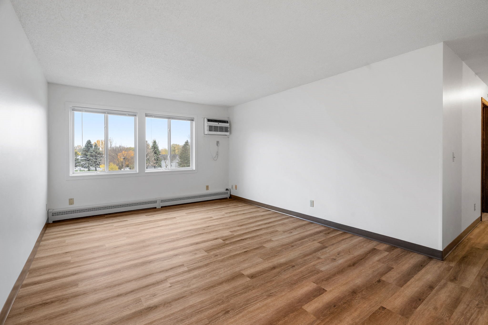 Lincoln Place Apartments in Mahtomedi, MN